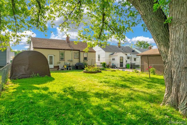 26351 Blumfield Street, Roseville, MI 48066