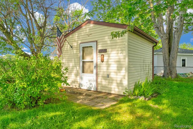 26351 Blumfield Street, Roseville, MI 48066