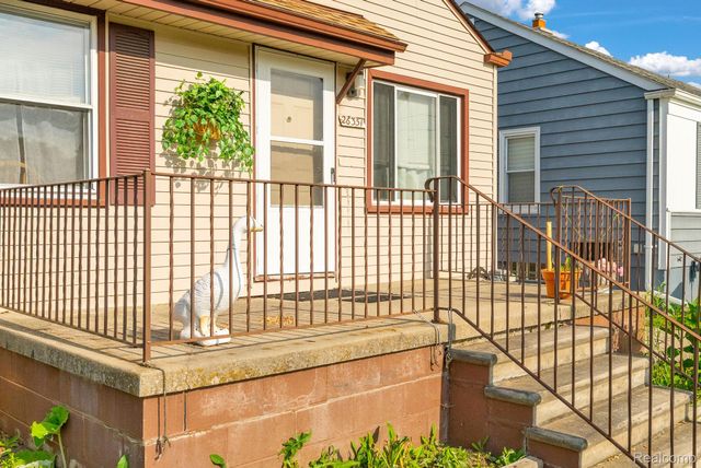 26351 Blumfield Street, Roseville, MI 48066