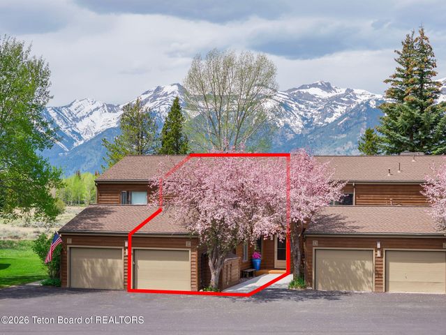330 E SAGEBRUSH Drive 12-5-E, Jackson, WY 83001