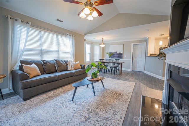3148 Walnut Park Drive, Charlotte, NC 28262