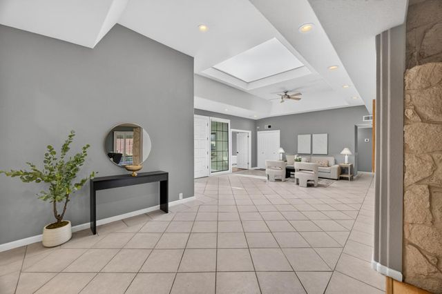 5848 Riddio St, Citrus Heights, CA 95610