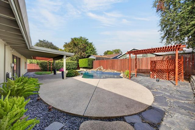 5848 Riddio St, Citrus Heights, CA 95610