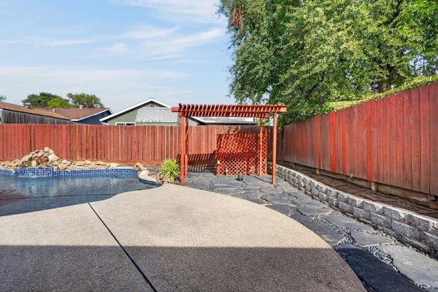 5848 Riddio St, Citrus Heights, CA 95610