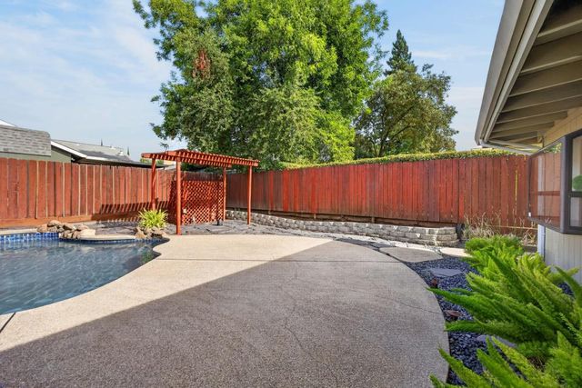 5848 Riddio St, Citrus Heights, CA 95610