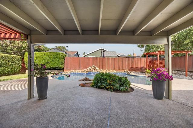 5848 Riddio St, Citrus Heights, CA 95610