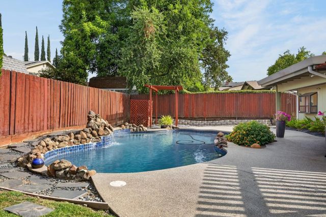 5848 Riddio St, Citrus Heights, CA 95610