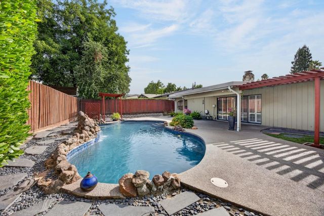 5848 Riddio St, Citrus Heights, CA 95610