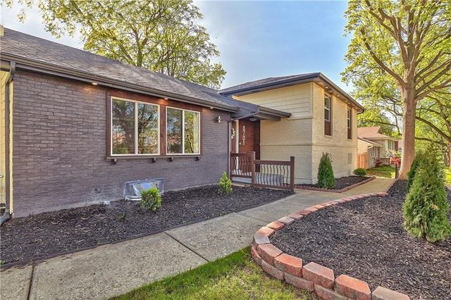 8701 Ward Parkway, Kansas City, MO 64114