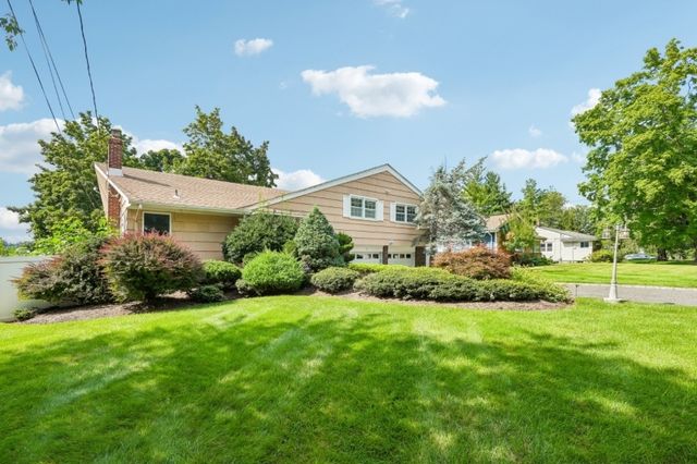 3 Wedgewood Dr, West Orange Twp., NJ 07052