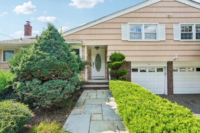 3 Wedgewood Dr, West Orange Twp., NJ 07052