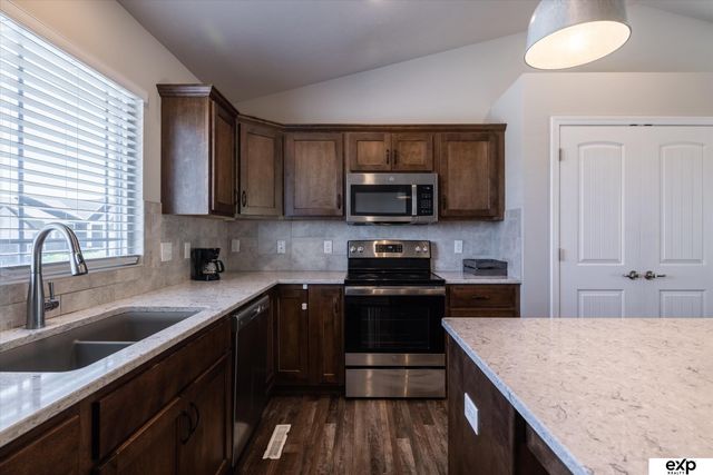 7752 N 108th Street, Omaha, NE 68142
