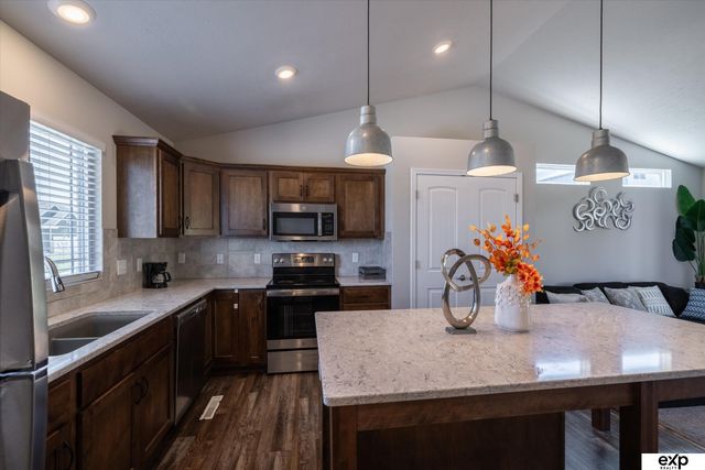 7752 N 108th Street, Omaha, NE 68142