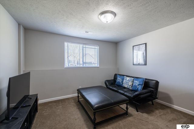 7752 N 108th Street, Omaha, NE 68142