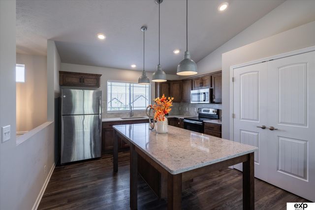 7752 N 108th Street, Omaha, NE 68142