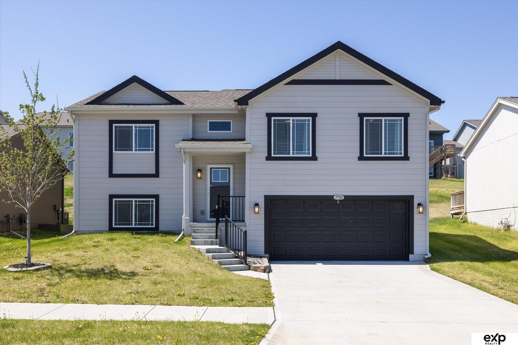 7752 N 108th Street, Omaha, NE 68142