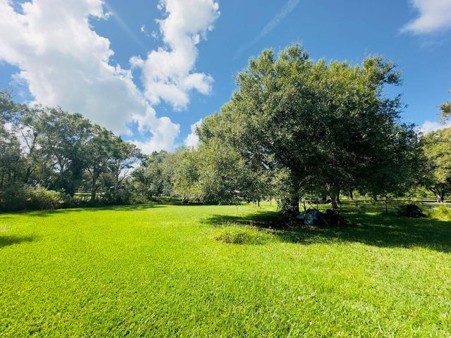 10425 Okeechobee Road, Fort Pierce, FL 34945