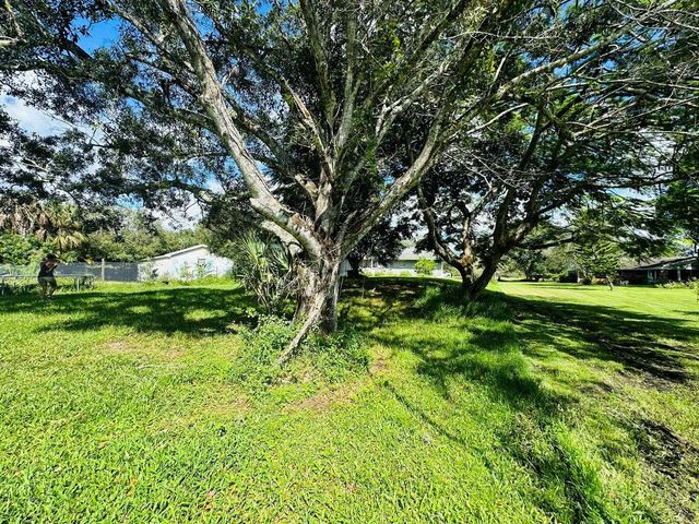 10425 Okeechobee Road, Fort Pierce, FL 34945