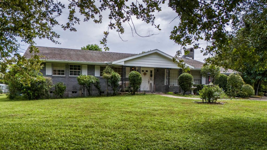 10425 Okeechobee Road, Fort Pierce, FL 34945