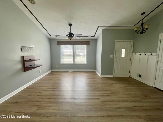 7803 Texlyn Ct, Louisville, KY 40258