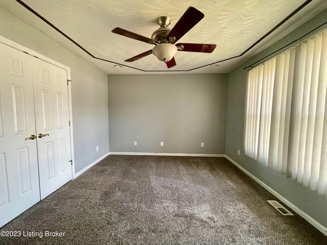 7803 Texlyn Ct, Louisville, KY 40258