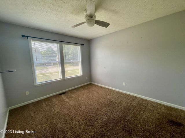 7803 Texlyn Ct, Louisville, KY 40258