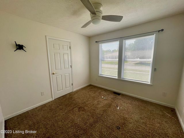 7803 Texlyn Ct, Louisville, KY 40258