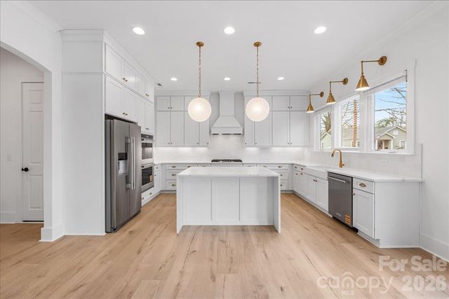 1607 Chippendale Road, Charlotte, NC 28205