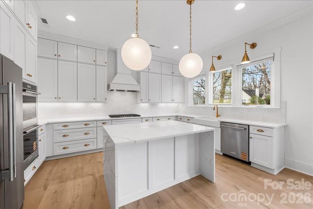 1607 Chippendale Road, Charlotte, NC 28205