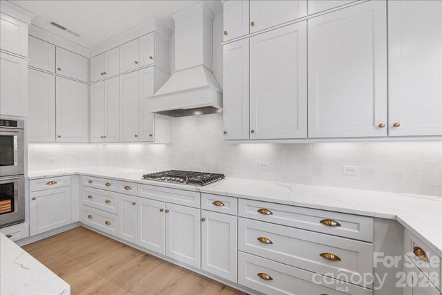 1607 Chippendale Road, Charlotte, NC 28205