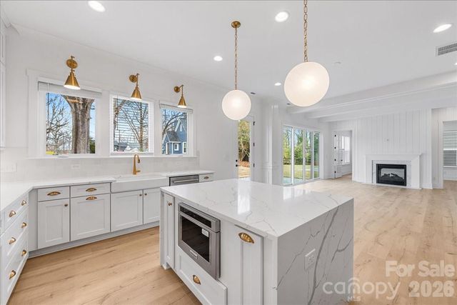 1607 Chippendale Road, Charlotte, NC 28205