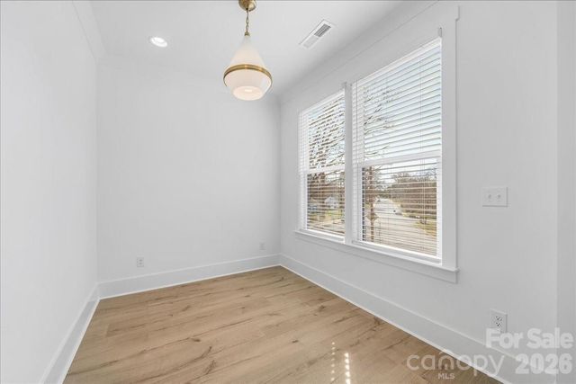 1607 Chippendale Road, Charlotte, NC 28205