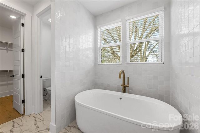 1607 Chippendale Road, Charlotte, NC 28205