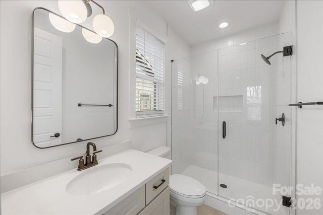 1607 Chippendale Road, Charlotte, NC 28205