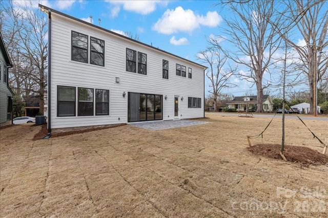 1607 Chippendale Road, Charlotte, NC 28205