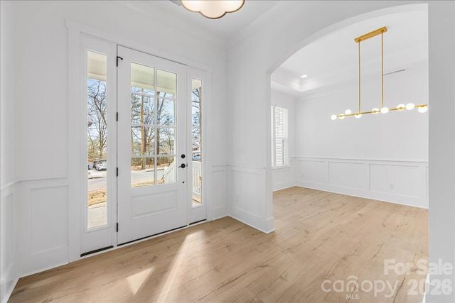 1607 Chippendale Road, Charlotte, NC 28205