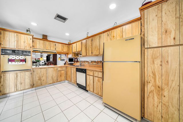 5730 Fernley Drive E 23, West Palm Beach, FL 33415