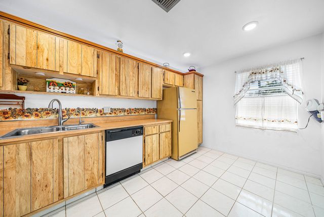 5730 Fernley Drive E 23, West Palm Beach, FL 33415