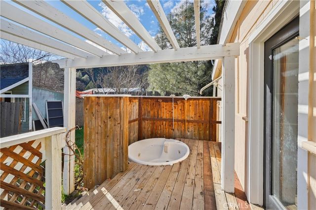 16700 Fox Way, Clearlake Oaks, CA 95423