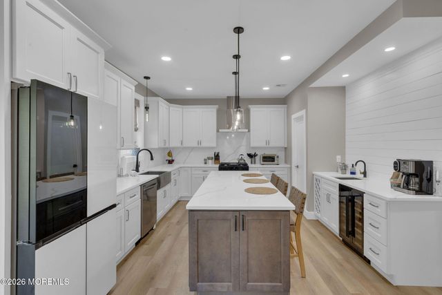 9 Pica Place, Tinton Falls, NJ 07724