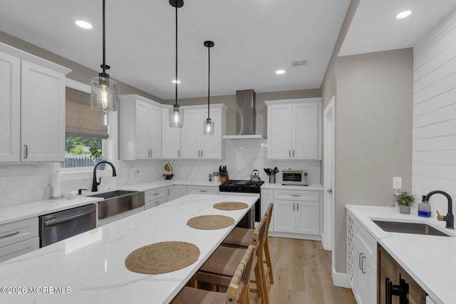 9 Pica Place, Tinton Falls, NJ 07724