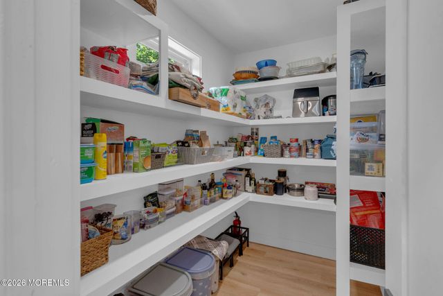9 Pica Place, Tinton Falls, NJ 07724