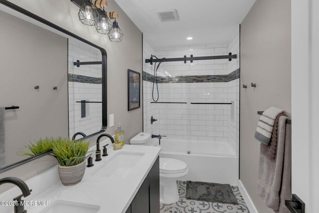 9 Pica Place, Tinton Falls, NJ 07724