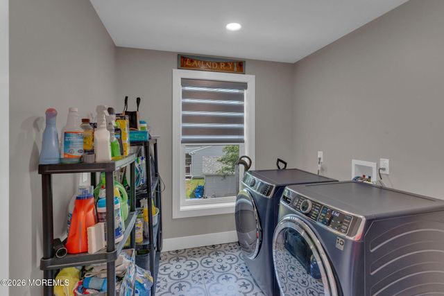 9 Pica Place, Tinton Falls, NJ 07724