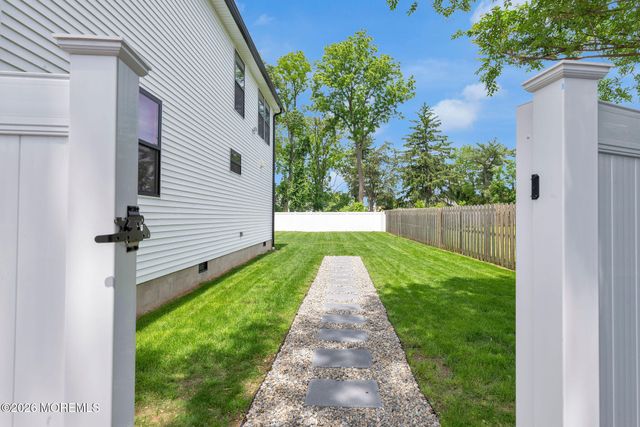 9 Pica Place, Tinton Falls, NJ 07724