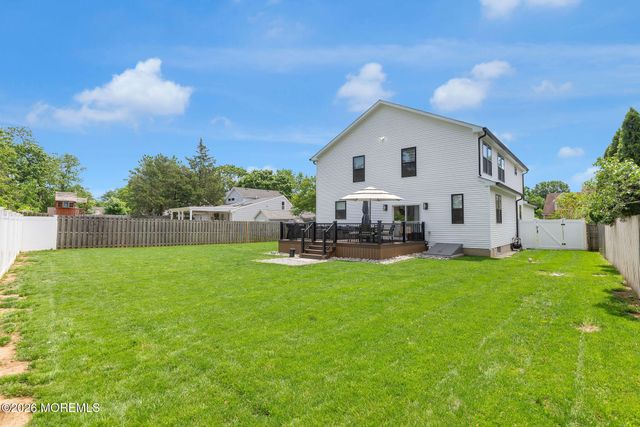 9 Pica Place, Tinton Falls, NJ 07724