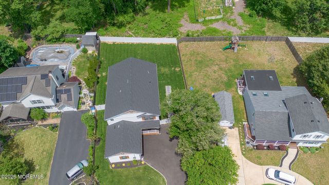 9 Pica Place, Tinton Falls, NJ 07724
