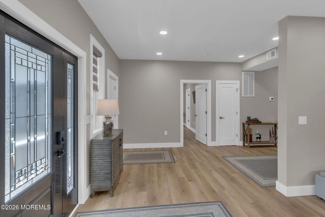 9 Pica Place, Tinton Falls, NJ 07724