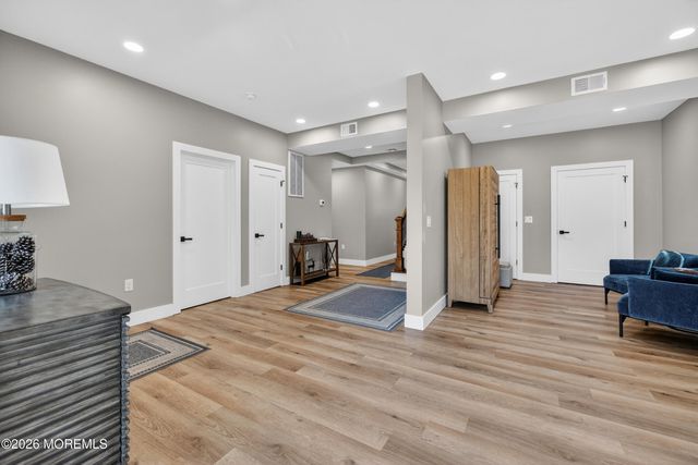 9 Pica Place, Tinton Falls, NJ 07724