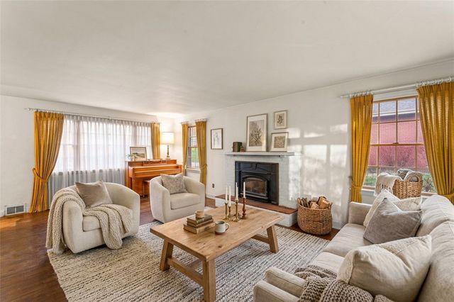 113 Wiltshire Drive, Upper St Clair, PA 15241